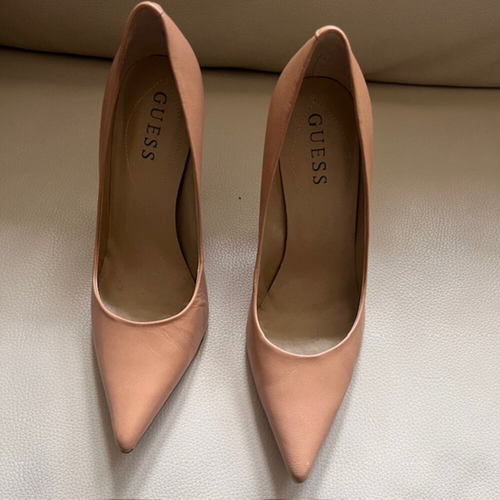 Ladies Guess Pumps